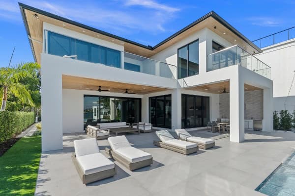 Why More Homeowners Are Investing in Custom Luxury Homes